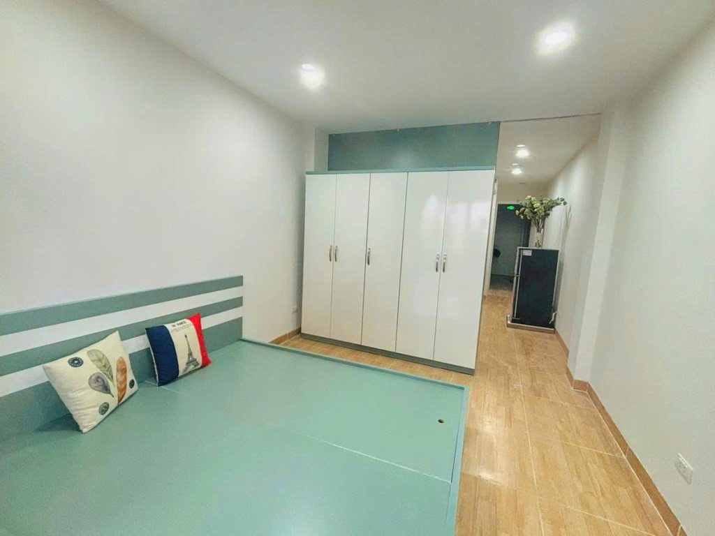 Toà CCMN Đê La Thành, 72m2, 7 Tầng, MT 3.5m, 17 Phòng, cho thuê 85tr/ tháng (ĐĐ C129)