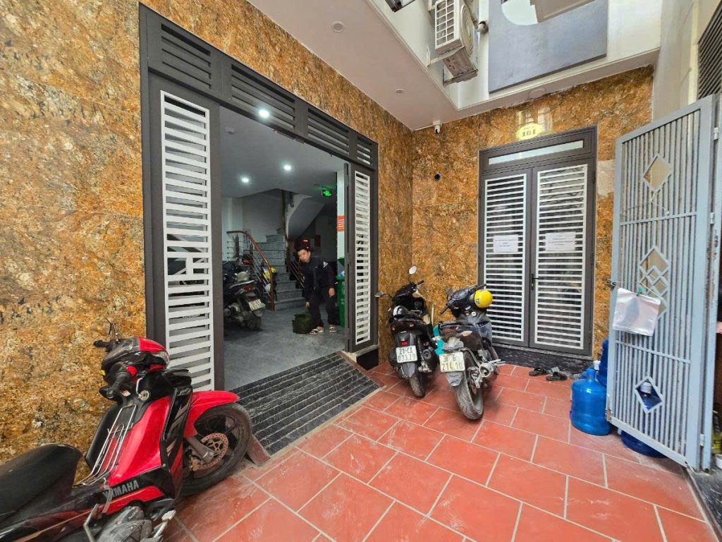 Tòa CCMN Cầu Diễn, 81m2, 7 Tầng thang máy, MT 6m, 23 Phòng, cho thuê 100tr/tháng(BTL B39)