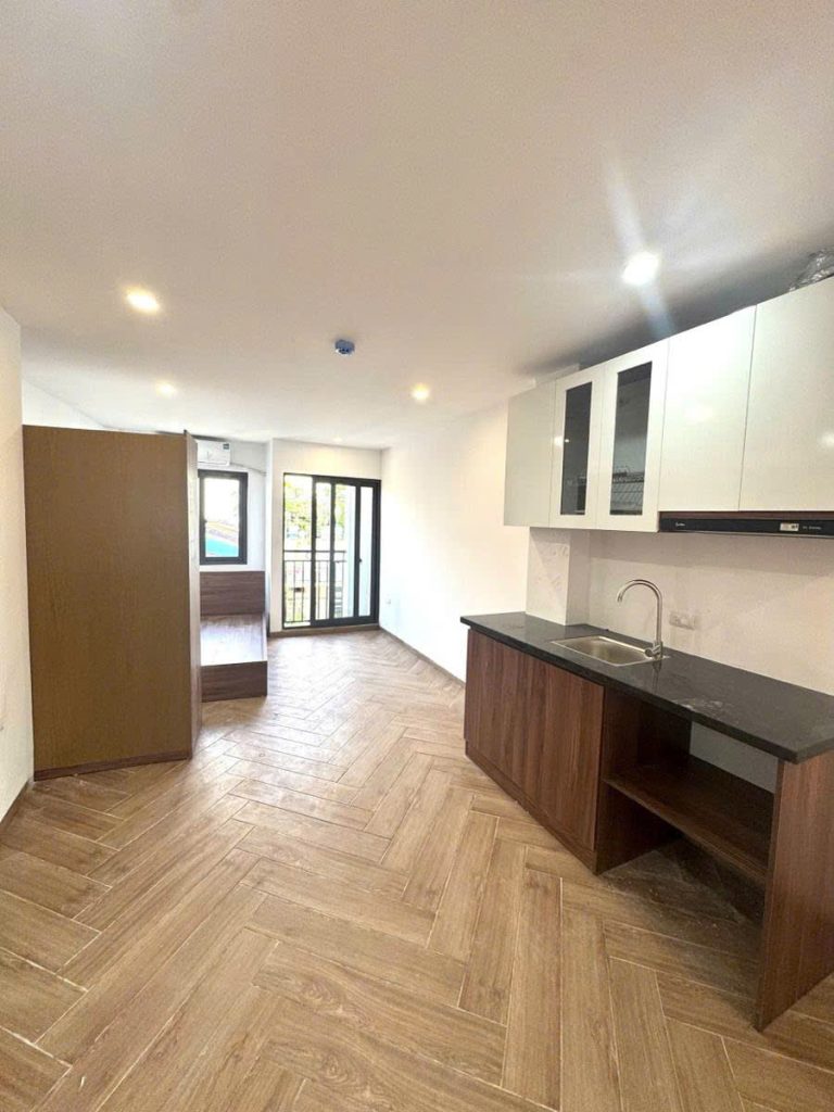 Toà CCMN Vĩnh Tuy, 81/95T2m2, 6 Tầng, MT 3.2m, 17 Phòng, cho thuê 100tr/ tháng (HBT C176)